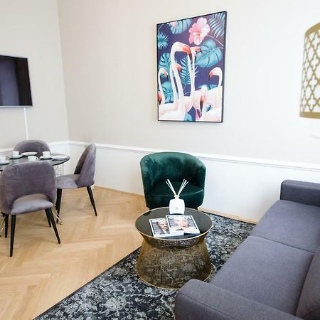 Studio Apartments Urania - Mai'S Apartments ウィーン エクステリア 写真