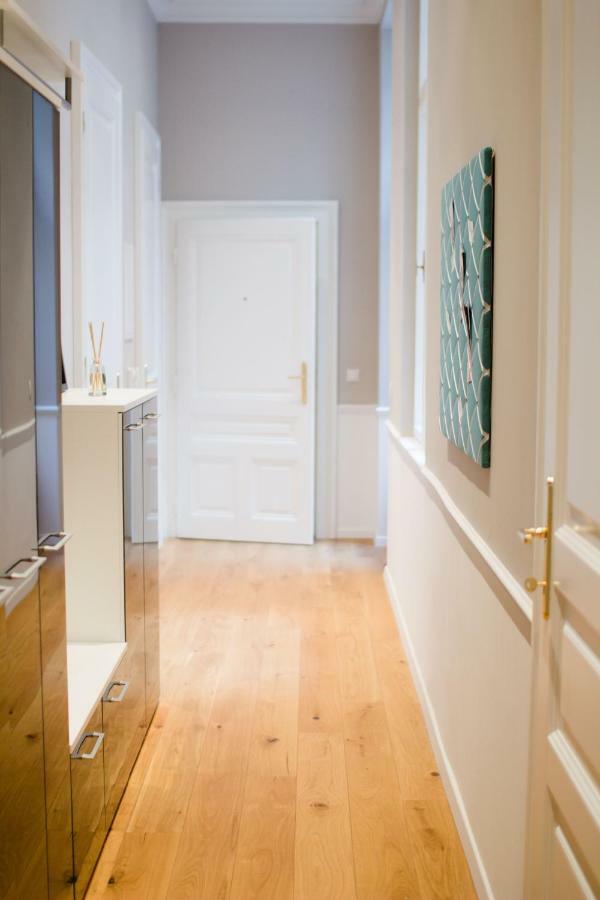 Studio Apartments Urania - Mai'S Apartments ウィーン エクステリア 写真