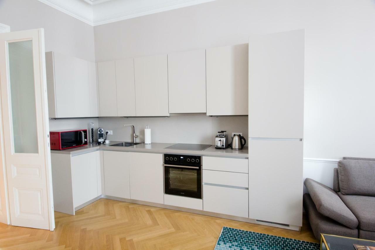 Studio Apartments Urania - Mai'S Apartments ウィーン エクステリア 写真
