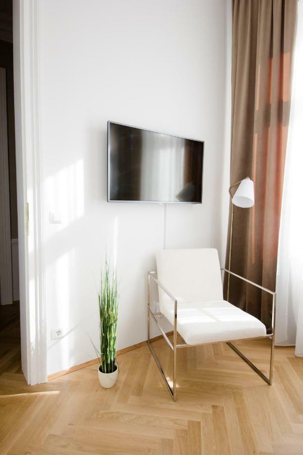 Studio Apartments Urania - Mai'S Apartments ウィーン エクステリア 写真
