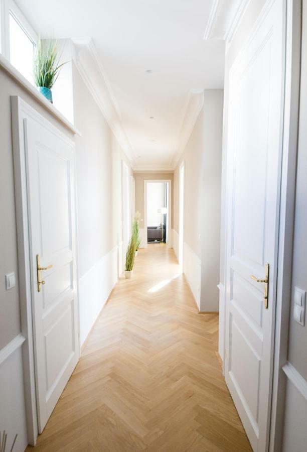 Studio Apartments Urania - Mai'S Apartments ウィーン エクステリア 写真